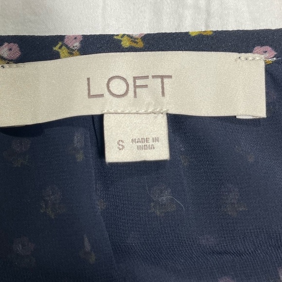 LOFT floral print navy blouse. Women’s small - Picture 11 of 12